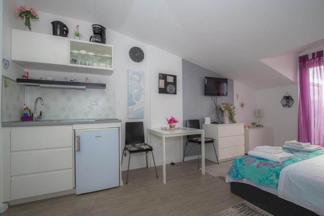 Apartmani Riva Rogoznica  Kültér fotó