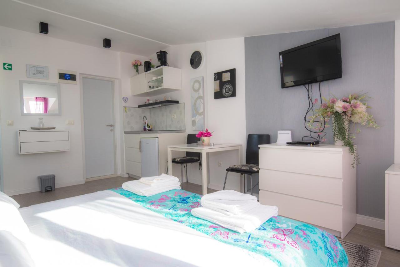 Apartmani Riva Rogoznica  Kültér fotó